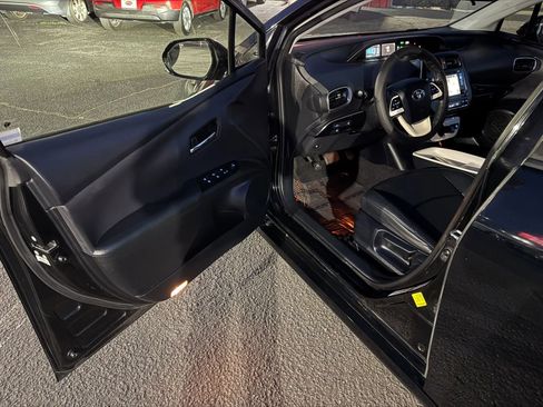 Used 2016 Toyota Prius Four Touring FWD image 19