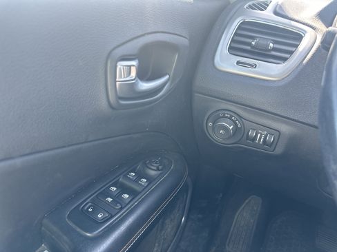 Used 2018 Jeep Compass Latitude w/ Popular Equipment Group FWD image 26