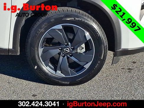 Used 2024 Nissan Rogue SV image 8