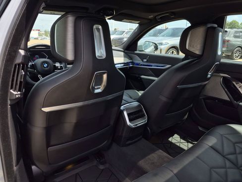 Used 2025 BMW 740i w/ Premium Package RWD image 17