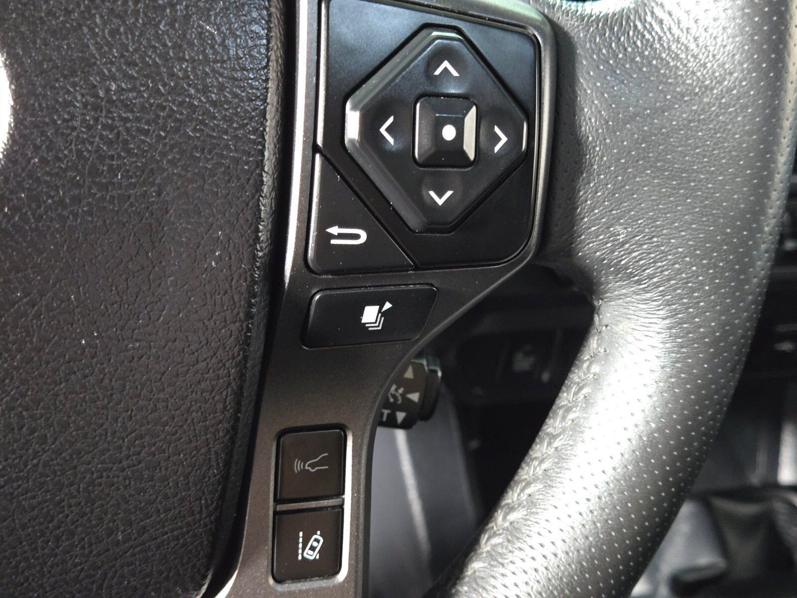 Used 2021 Toyota Tacoma TRD Off-Road w/ TRD Premium Off Road Package AWD/4WD image 25