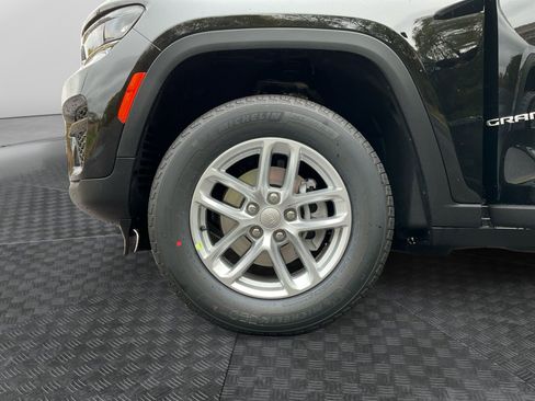 New 2025 Jeep Grand Cherokee Laredo X w/ Luxury Tech Group I image 14