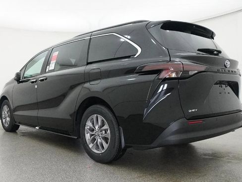 New 2026 Toyota Sienna XLE image 5