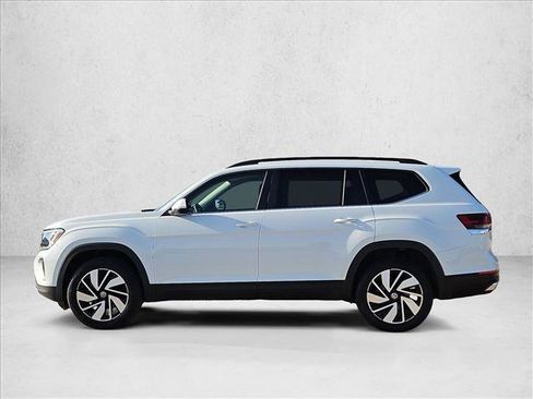 Used 2025 Volkswagen Atlas SE FWD image 9