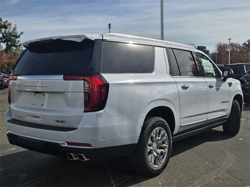 New 2026 GMC Yukon XL Denali w/ Sun & Power Step Package image 4