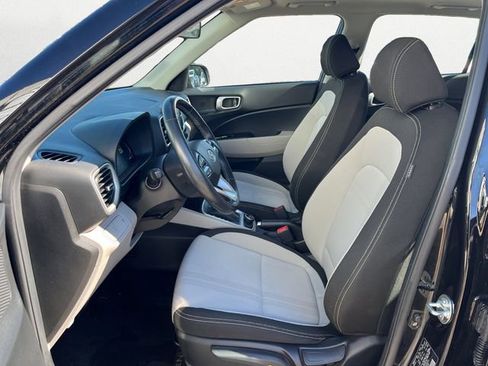Used 2024 Hyundai Venue SEL FWD image 10