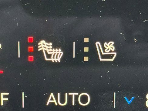 Used 2026 GMC Yukon XL Denali w/ Advanced Technology Package image 32