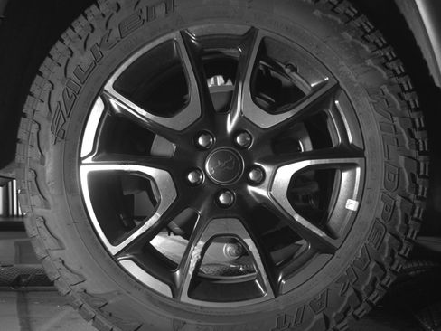 Used 2025 Jeep Compass Trailhawk AWD/4WD image 15