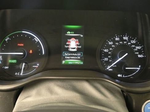 Used 2022 Toyota Sienna XLE image 25