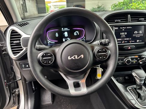 Used 2025 Kia Soul LX w/ LX Technology Package FWD image 28