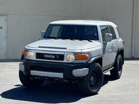 Used 2008 Toyota FJ Cruiser 4WD image 3