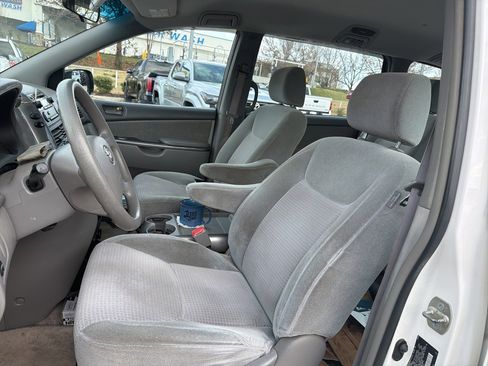 Used 2008 Toyota Sienna CE image 8