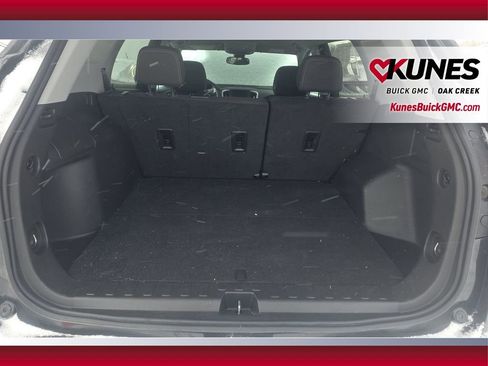 Used 2024 GMC Terrain SLE image 18