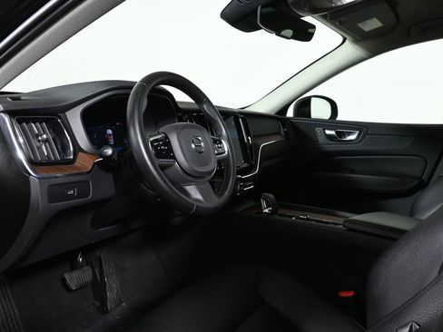 Used 2023 Volvo XC60 B5 Plus image 15