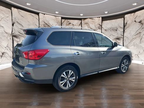 Used 2017 Nissan Pathfinder SV image 5