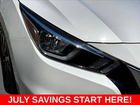Used 2022 Nissan Versa SV FWD image 34