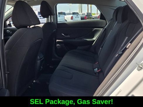Used 2024 Hyundai Elantra SEL FWD image 11