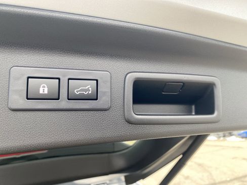 Used 2025 Subaru Forester Limited image 21