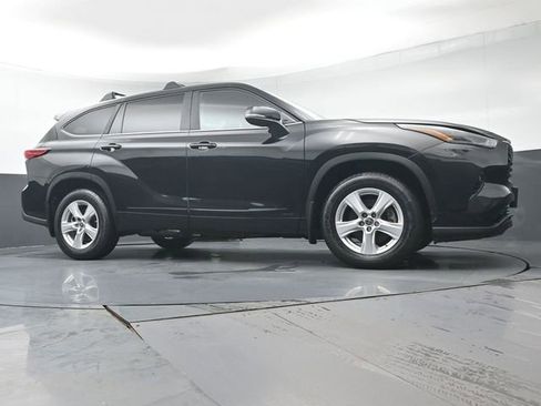 Used 2023 Toyota Highlander LE image 38