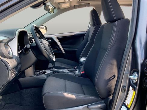 Used 2018 Toyota RAV4 XLE AWD/4WD image 8