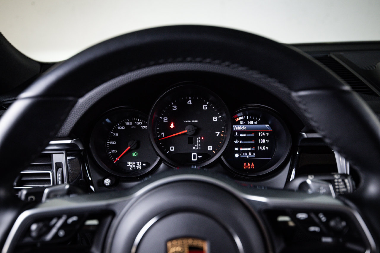 Certified 2021 Porsche Macan AWD/4WD image 15