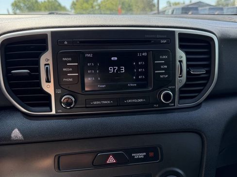 Used 2017 Kia Sportage LX w/ LX Popular Package FWD image 3