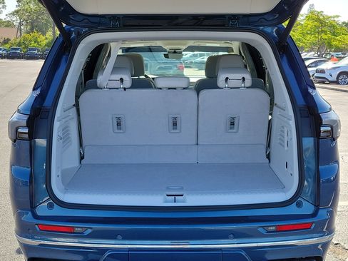Used 2025 Buick Enclave Avenir w/ Super Cruise Package FWD image 12