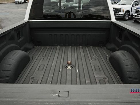 Certified 2022 Ford F250 Platinum w/ FX4 Off-Road Package AWD/4WD image 8