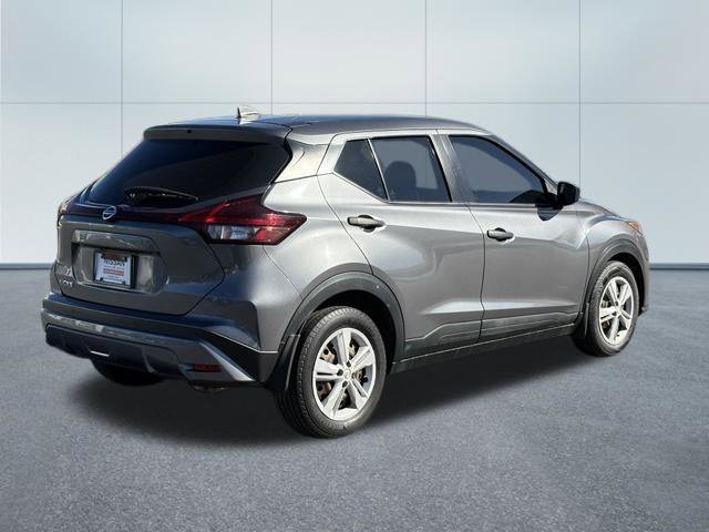 Used 2021 Nissan Kicks S FWD image 3