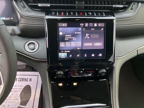 Certified 2023 Jeep Grand Cherokee Laredo w/ Luxury Tech Group I image 17