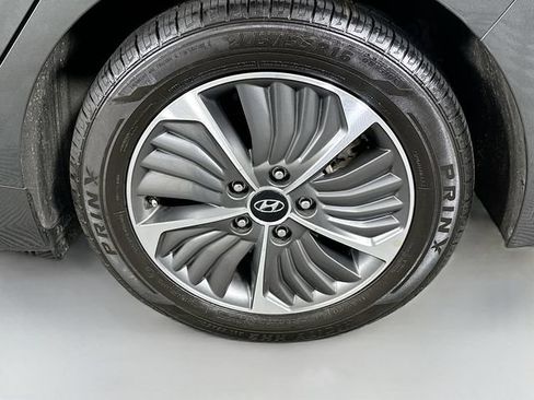 Used 2021 Hyundai Ioniq SEL FWD image 29