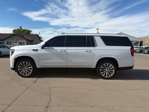 Used 2021 GMC Yukon XL Denali w/ Denali Premium Package AWD/4WD image 6