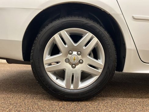 Used 2011 Chevrolet Impala LT image 25