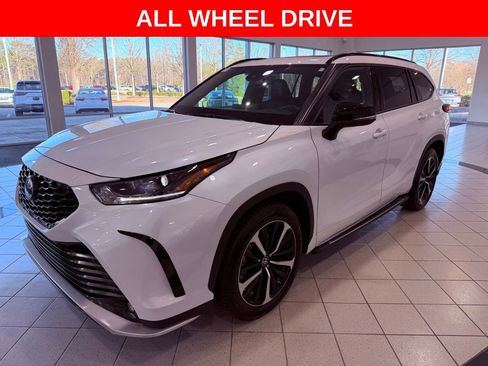 Used 2022 Toyota Highlander XSE image 3