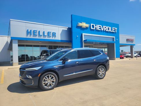 Used 2022 Buick Enclave Essence w/ Experience Buick Package AWD/4WD image 3