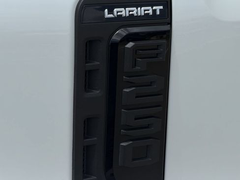Used 2024 Ford F250 Lariat w/ Lariat Ultimate Package AWD/4WD image 12