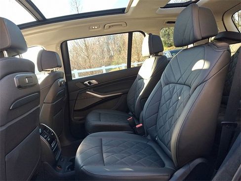Used 2023 BMW X7 xDrive40i w/ Premium Package image 10
