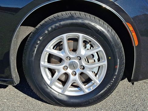 Used 2023 Chrysler Voyager LX image 8