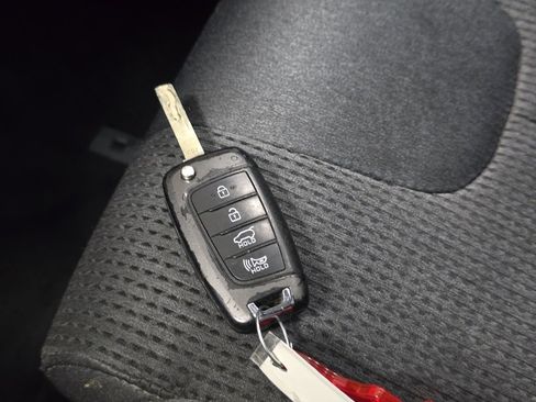 Used 2019 Hyundai Santa Fe SE w/ Cargo Package image 31