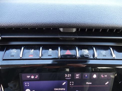 Used 2023 Jeep Grand Cherokee Laredo image 29