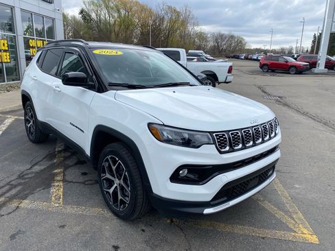 Used 2024 Jeep Compass Limited AWD/4WD image 11