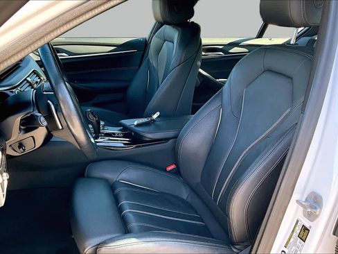 Used 2023 BMW 530i w/ Premium Package RWD image 7