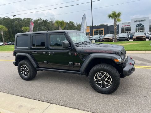 Certified 2025 Jeep Wrangler Unlimited Rubicon w/ Convenience Group AWD/4WD image 2