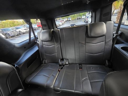 Used 2019 Cadillac Escalade ESV Platinum image 16