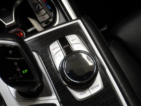 Used 2021 BMW 750i xDrive w/ Executive Package image 32