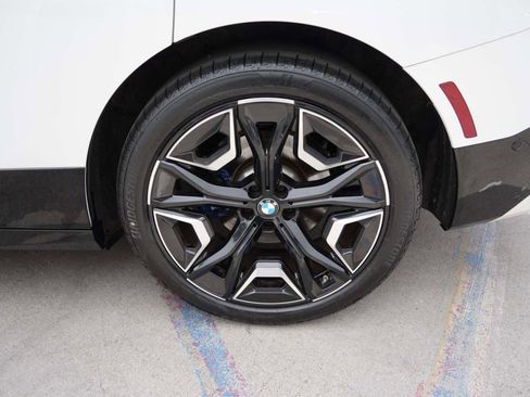 Used 2022 BMW iX xDrive50 w/ Premium Package image 6