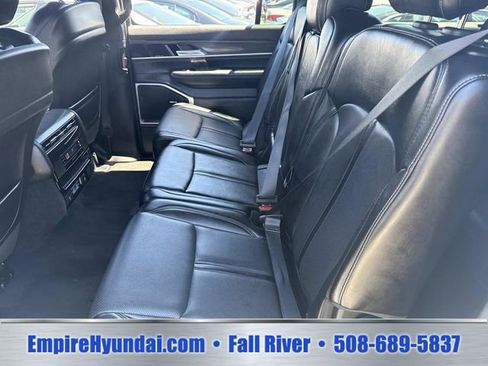 Used 2024 Jeep Wagoneer L Series II w/ Flexible Seating Group AWD/4WD image 15