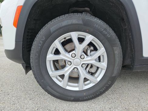 Used 2023 Jeep Grand Cherokee Limited RWD image 31
