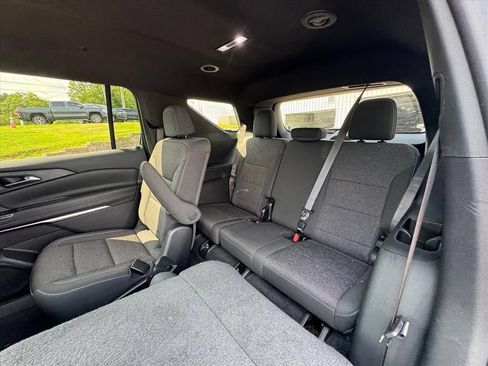 Used 2024 Chevrolet Traverse LT FWD image 11