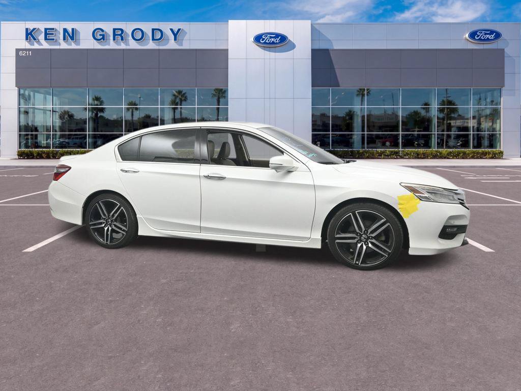 Used 2016 Honda Accord Touring image 4